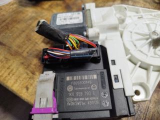 bontott VW GOLF PLUS Bal első Ablakemelő Motor