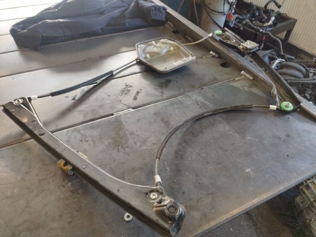 bontott VW GOLF PLUS Bal első Ablakemelő Szerkezet (Elektromos)