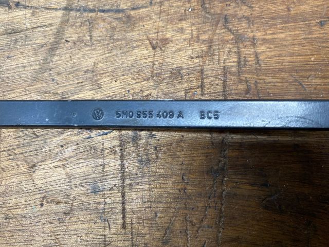 bontott VW GOLF PLUS Bal első Ablaktörlő Kar