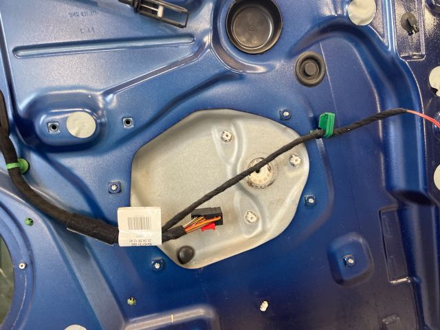 bontott VW GOLF PLUS Bal első Ajtó (Részeivel)