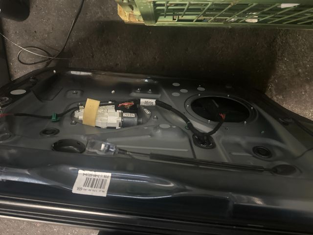 bontott VW GOLF PLUS Bal első Ajtó (Részeivel)