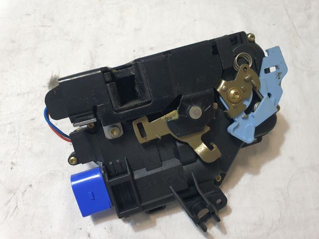 bontott VW GOLF PLUS Bal első Ajtózár