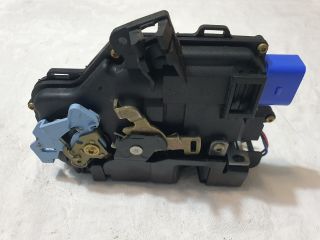 bontott VW GOLF PLUS Bal első Ajtózár