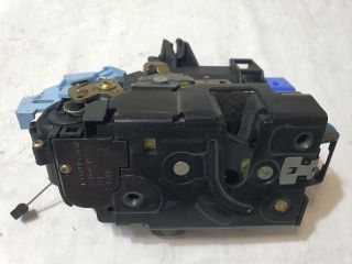 bontott VW GOLF PLUS Bal első Ajtózár