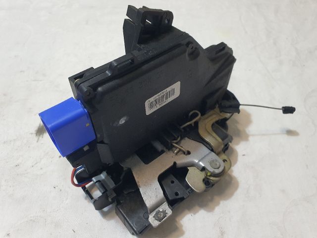 bontott VW GOLF PLUS Bal első Ajtózár