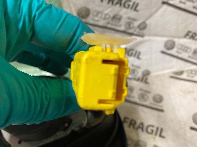 bontott VW GOLF PLUS Bal első Biztonsági Öv