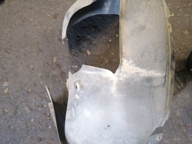 bontott VW GOLF PLUS Bal első Dobbetét (Kerékjárati, Műanyag)