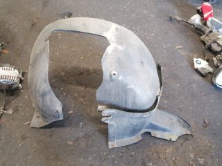 bontott VW GOLF PLUS Bal első Dobbetét (Kerékjárati, Műanyag)