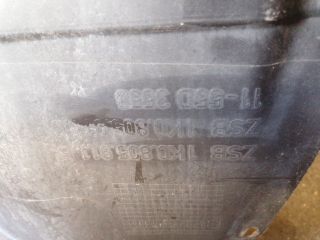 bontott VW GOLF PLUS Bal első Dobbetét (Kerékjárati, Műanyag)