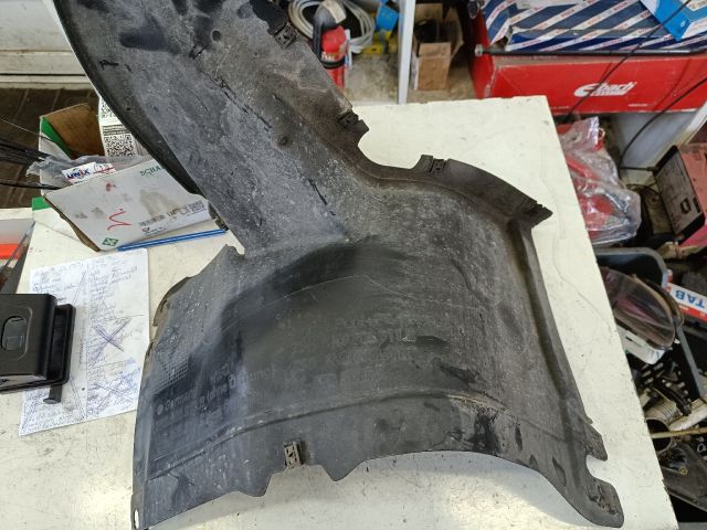 bontott VW GOLF PLUS Bal első Első Dobbetét (Kerékjárati, Műanyag)