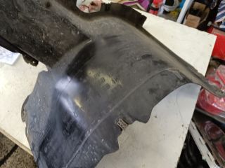 bontott VW GOLF PLUS Bal első Első Dobbetét (Kerékjárati, Műanyag)