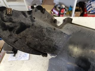 bontott VW GOLF PLUS Bal első Első Dobbetét (Kerékjárati, Műanyag)