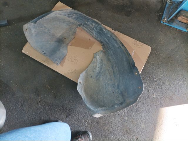 bontott VW GOLF PLUS Bal első Hátsó Dobbetét (Kerékjárati, Műanyag)