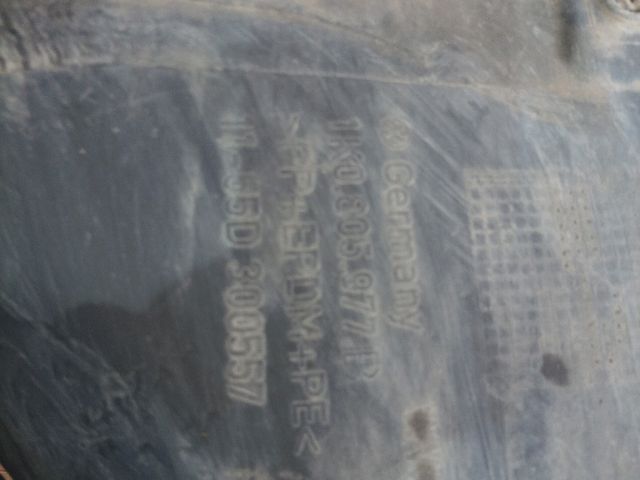 bontott VW GOLF PLUS Bal első Hátsó Dobbetét (Kerékjárati, Műanyag)