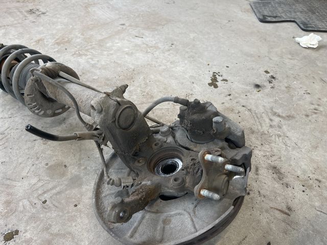 bontott VW GOLF PLUS Bal Gólyaláb Csonkállvánnyal