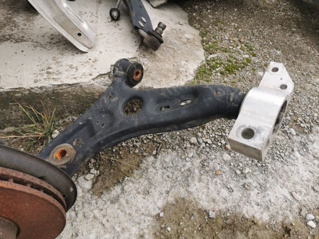 bontott VW GOLF PLUS Bal Gólyaláb Csonkállvánnyal