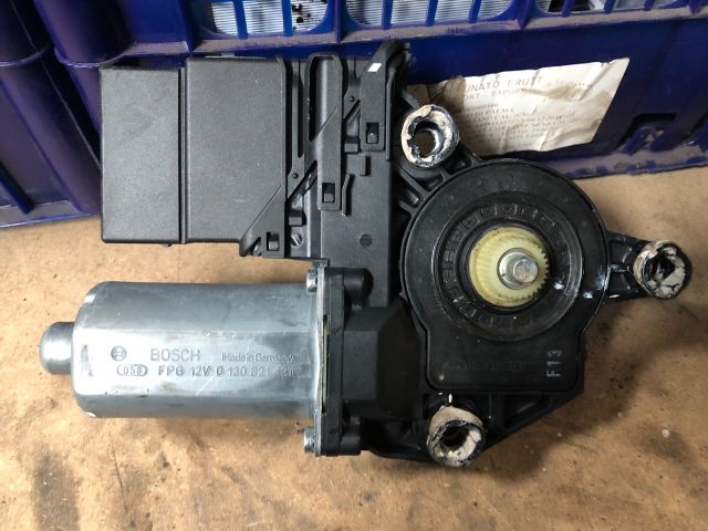bontott VW GOLF PLUS Bal hátsó Ablakemelő Motor