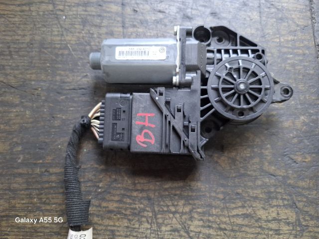 bontott VW GOLF PLUS Bal hátsó Ablakemelő Motor