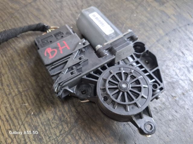 bontott VW GOLF PLUS Bal hátsó Ablakemelő Motor