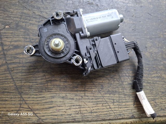 bontott VW GOLF PLUS Bal hátsó Ablakemelő Motor
