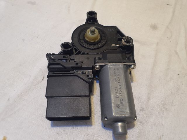 bontott VW GOLF PLUS Bal hátsó Ablakemelő Motor