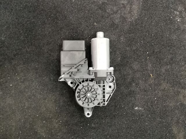 bontott VW GOLF PLUS Bal hátsó Ablakemelő Motor