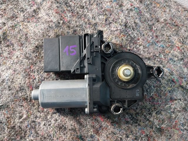 bontott VW GOLF PLUS Bal hátsó Ablakemelő Motor