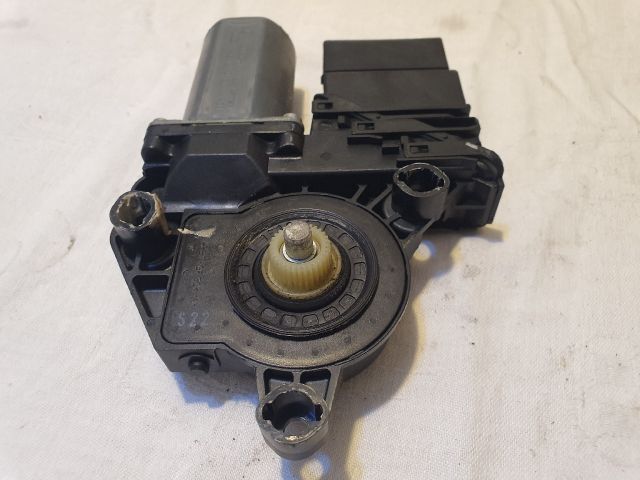 bontott VW GOLF PLUS Bal hátsó Ablakemelő Motor