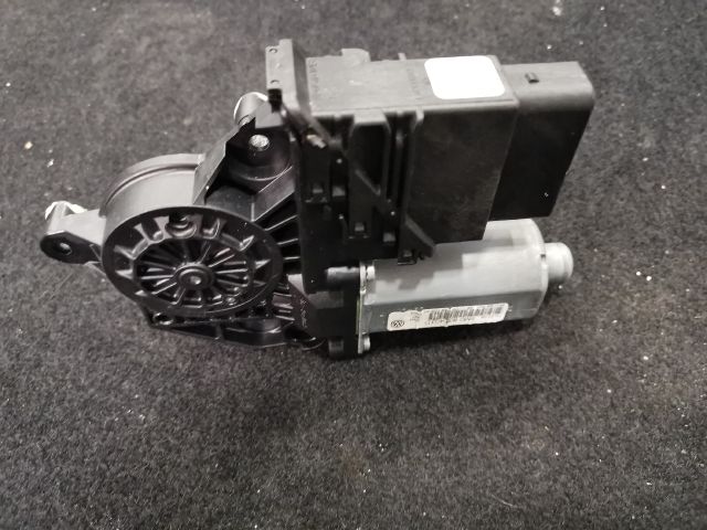 bontott VW GOLF PLUS Bal hátsó Ablakemelő Motor