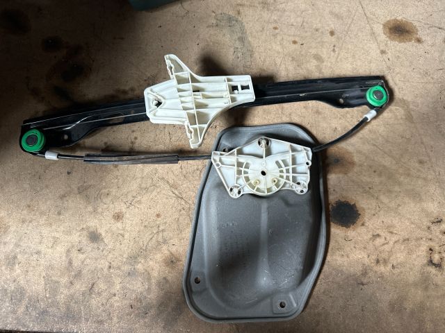 bontott VW GOLF PLUS Bal hátsó Ablakemelő Szerkezet (Elektromos)