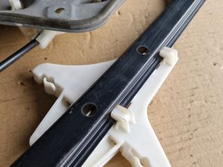 bontott VW GOLF PLUS Bal hátsó Ablakemelő Szerkezet (Elektromos)