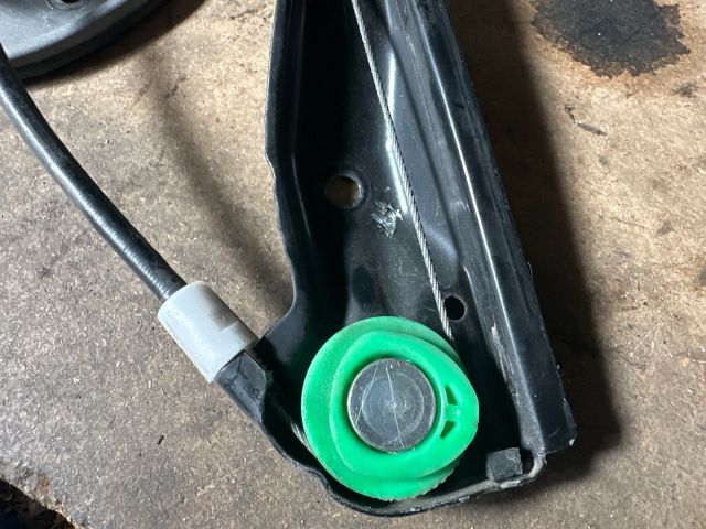 bontott VW GOLF PLUS Bal hátsó Ablakemelő Szerkezet (Elektromos)