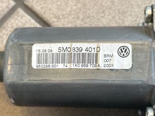 bontott VW GOLF PLUS Bal hátsó Ablaktörlő Motor