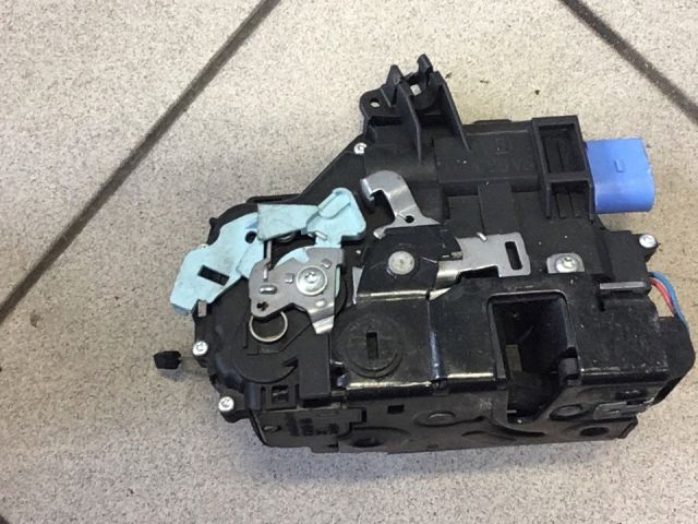 bontott VW GOLF PLUS Bal hátsó Ajtózár