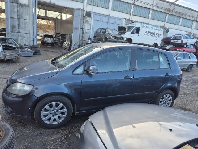 bontott VW GOLF PLUS Bal hátsó Csonkállvány Kerékaggyal