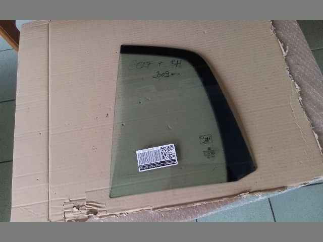 bontott VW GOLF PLUS Bal hátsó Fixüveg (Ajtóban)