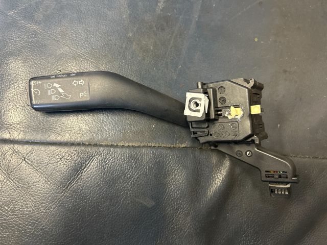 bontott VW GOLF PLUS Bal Kormánykapcsoló Irányjelző