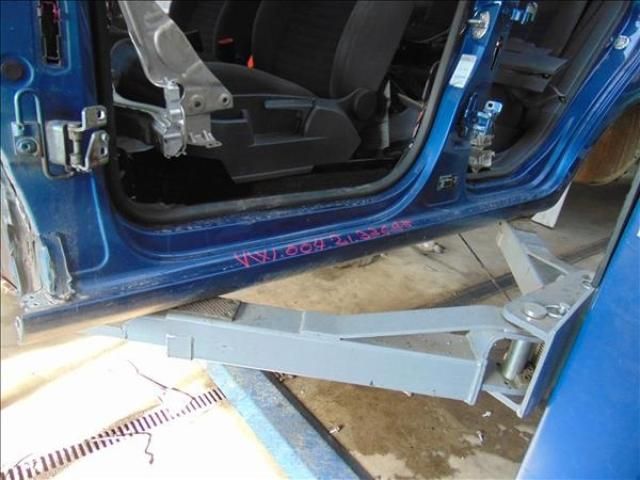 bontott VW GOLF PLUS Bal Küszöb