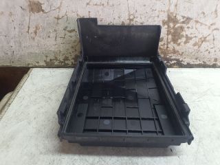 bontott VW GOLF PLUS Biztosítéktábla Fedél