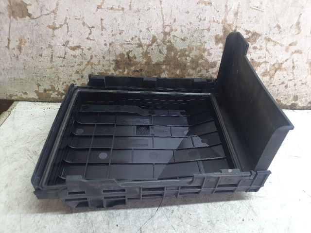 bontott VW GOLF PLUS Biztosítéktábla Fedél