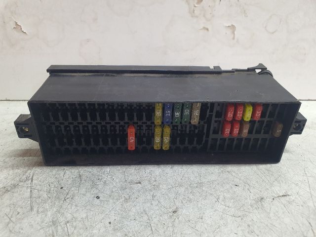 bontott VW GOLF PLUS Biztosítéktábla Utastér