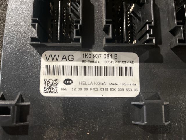 bontott VW GOLF PLUS Biztosítéktábla Utastér