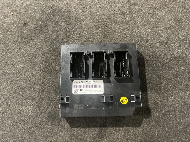 bontott VW GOLF PLUS Biztosítéktábla Utastér