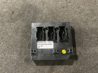 bontott VW GOLF PLUS Biztosítéktábla Utastér