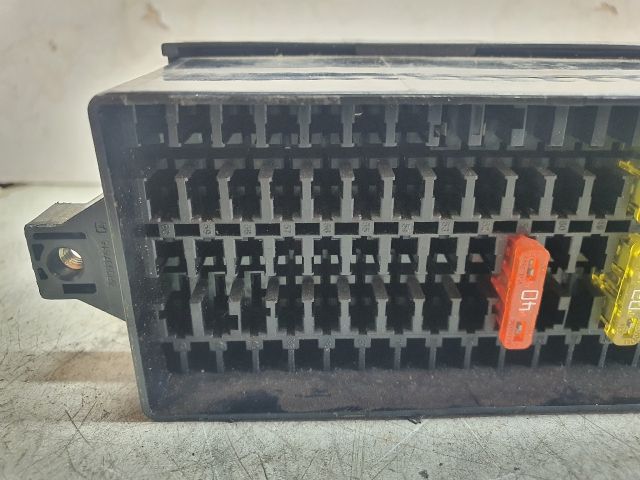 bontott VW GOLF PLUS Biztosítéktábla Utastér