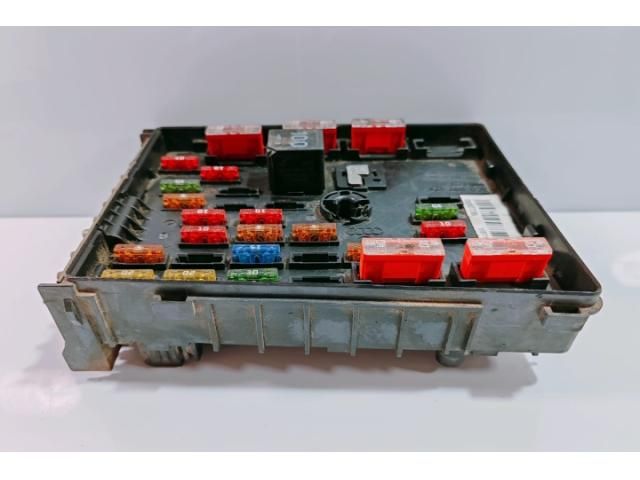 bontott VW GOLF PLUS Biztosítéktábla Utastér