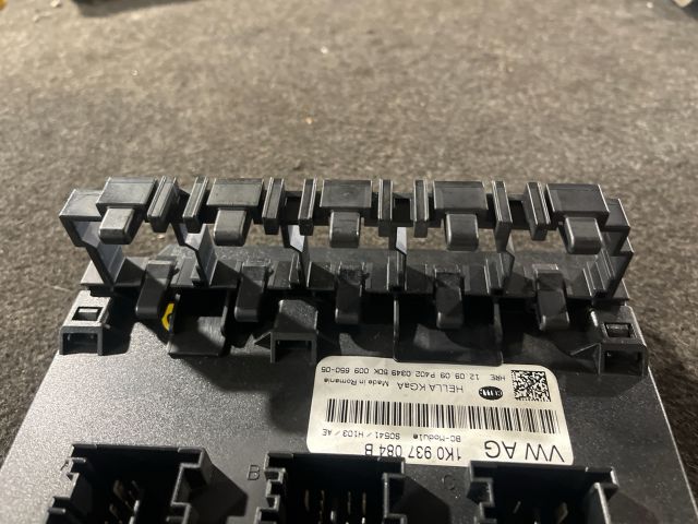 bontott VW GOLF PLUS Biztosítéktábla Utastér