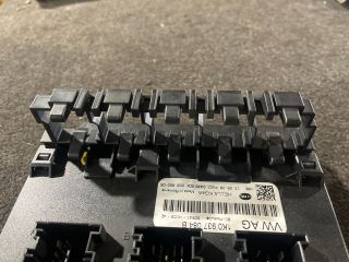 bontott VW GOLF PLUS Biztosítéktábla Utastér