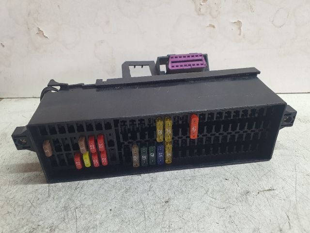 bontott VW GOLF PLUS Biztosítéktábla Utastér