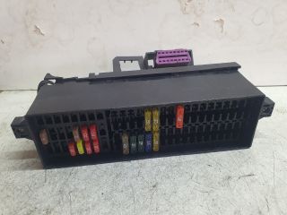 bontott VW GOLF PLUS Biztosítéktábla Utastér